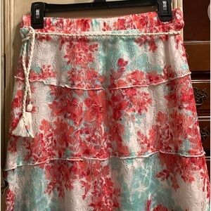 Adorable  high / low island skirt